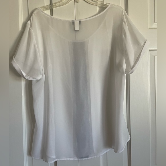TORRID White Pleated Chiffon Blouse with Black Lace Detail, Size 1 - Picture 2 of 3